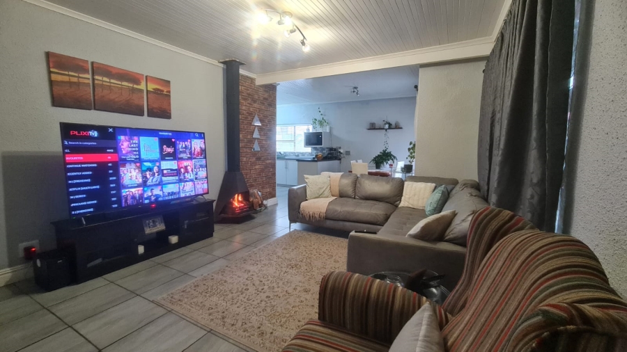 To Let 3 Bedroom Property for Rent in St Dumas Western Cape